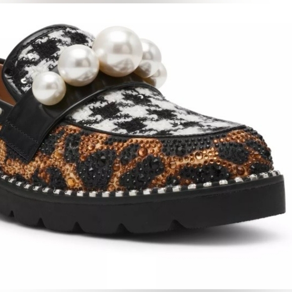 Betsey Johnson Black and Gold Leopard Flats with Pearls - Picture 4 of 6